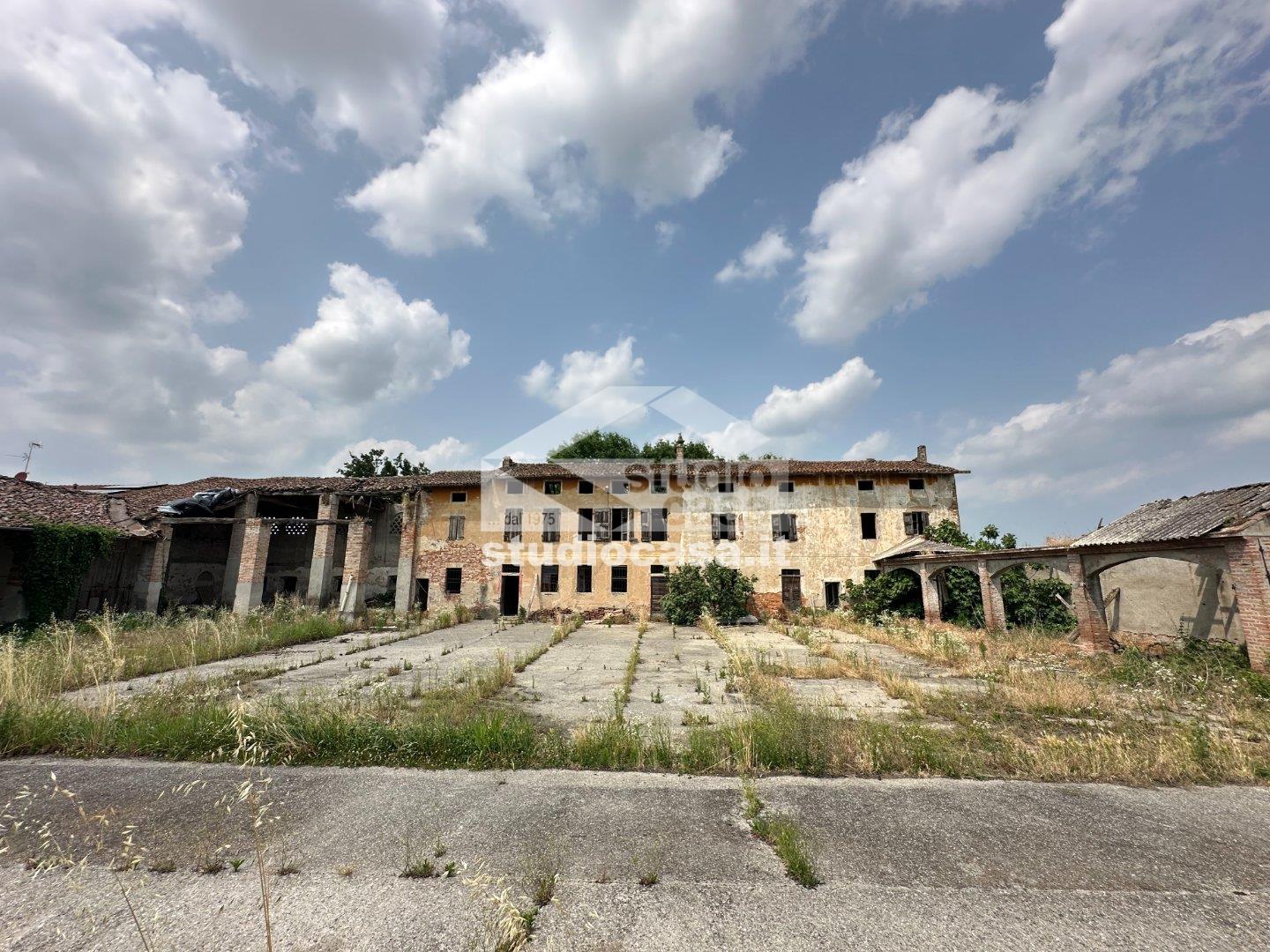 Cascina in vendita a Castelleone