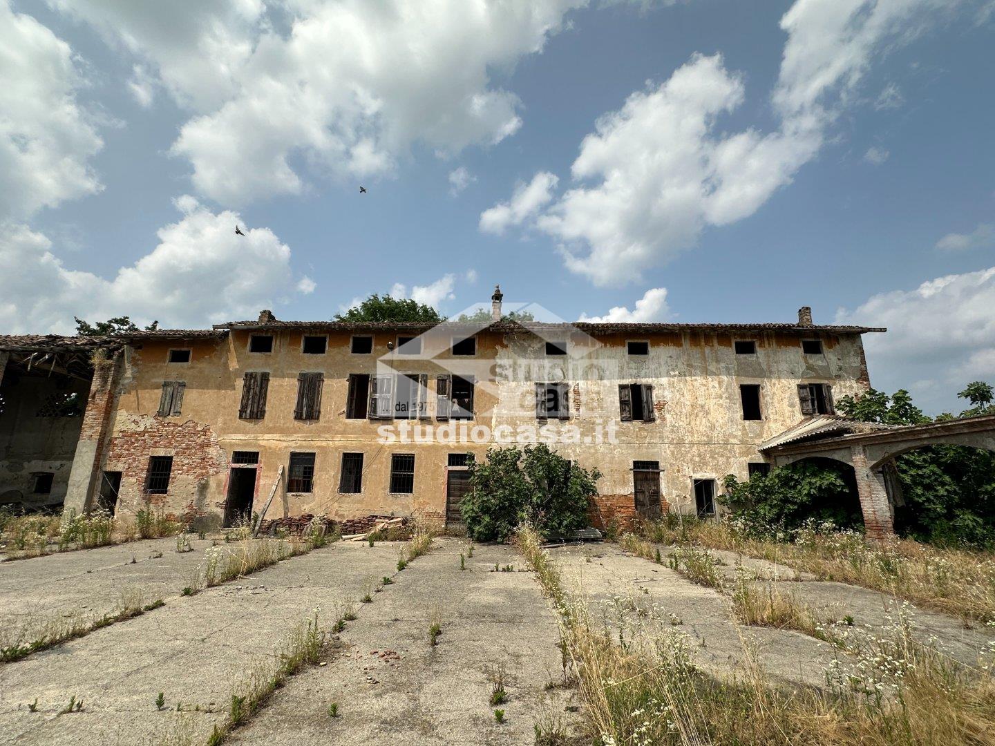 Cascina in vendita a Castelleone