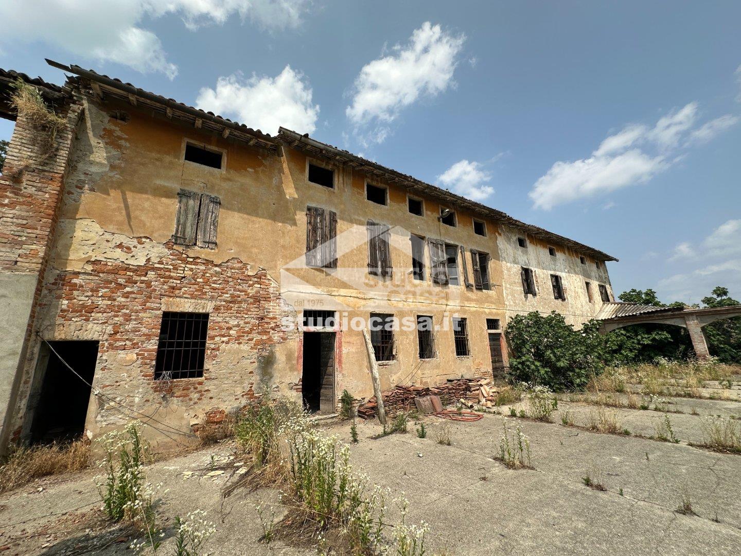 Cascina in vendita a Castelleone