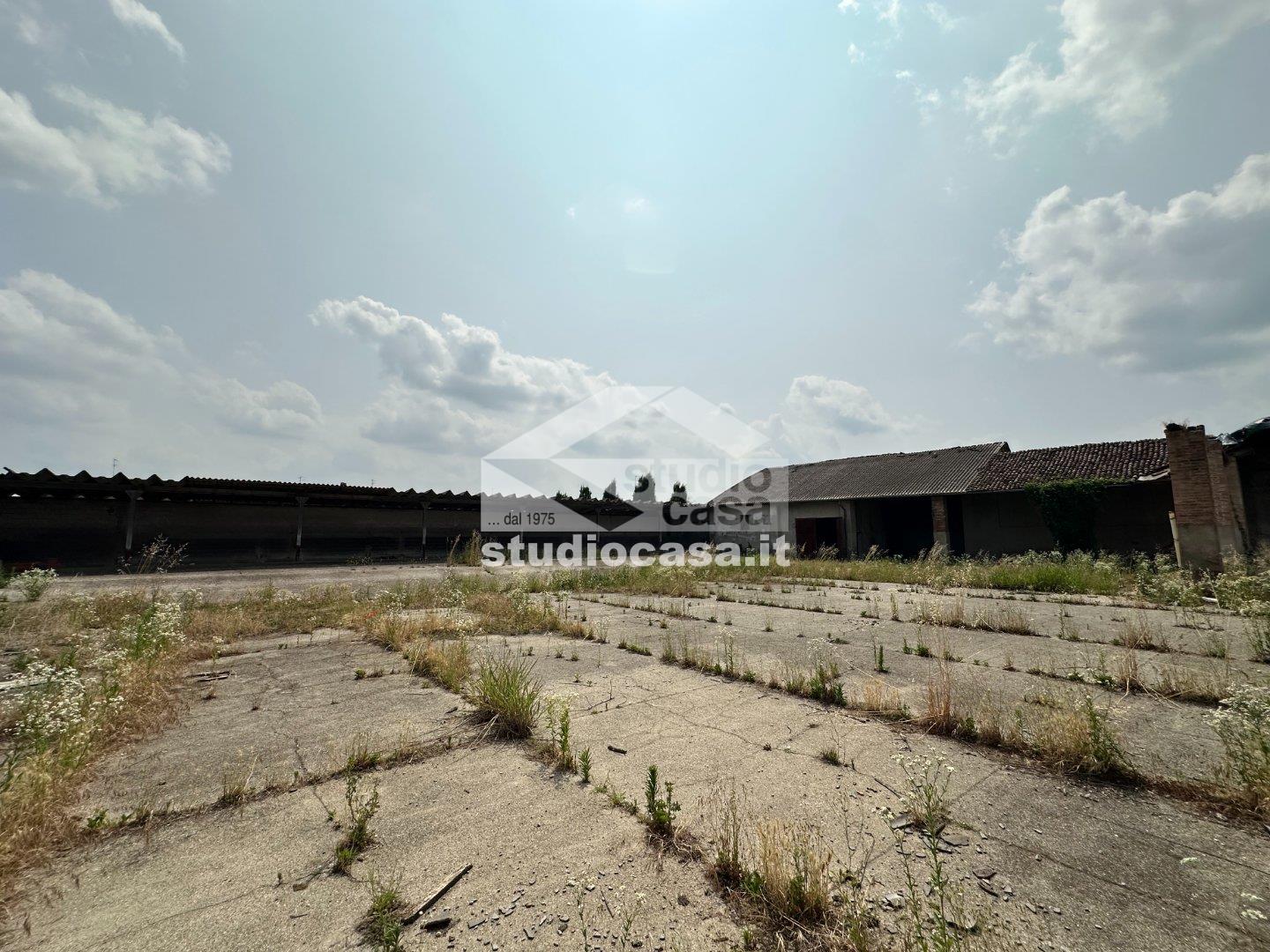 Cascina in vendita a Castelleone
