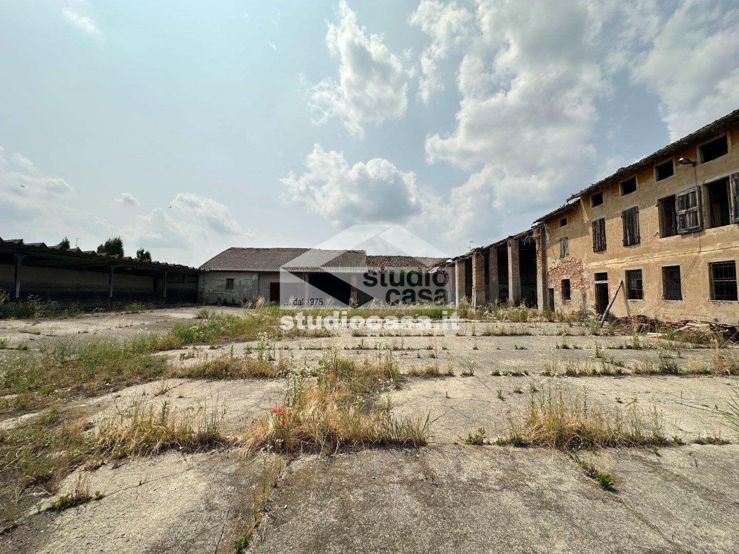 Cascina in vendita a Castelleone