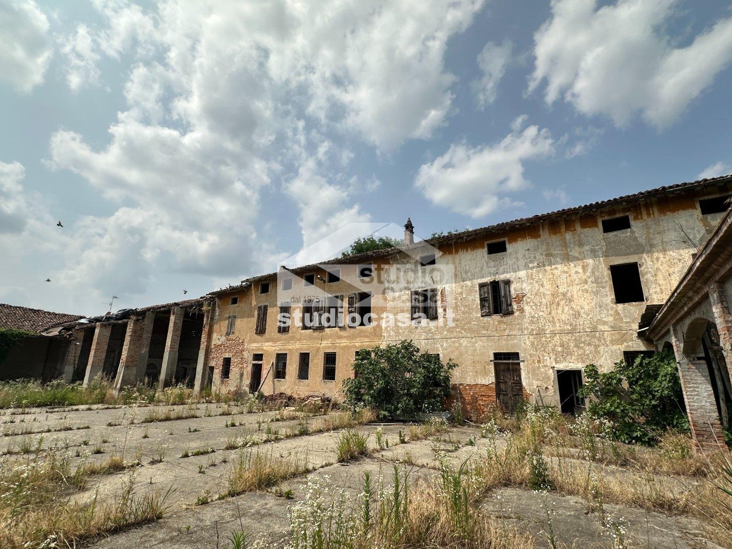 Cascina in vendita a Castelleone