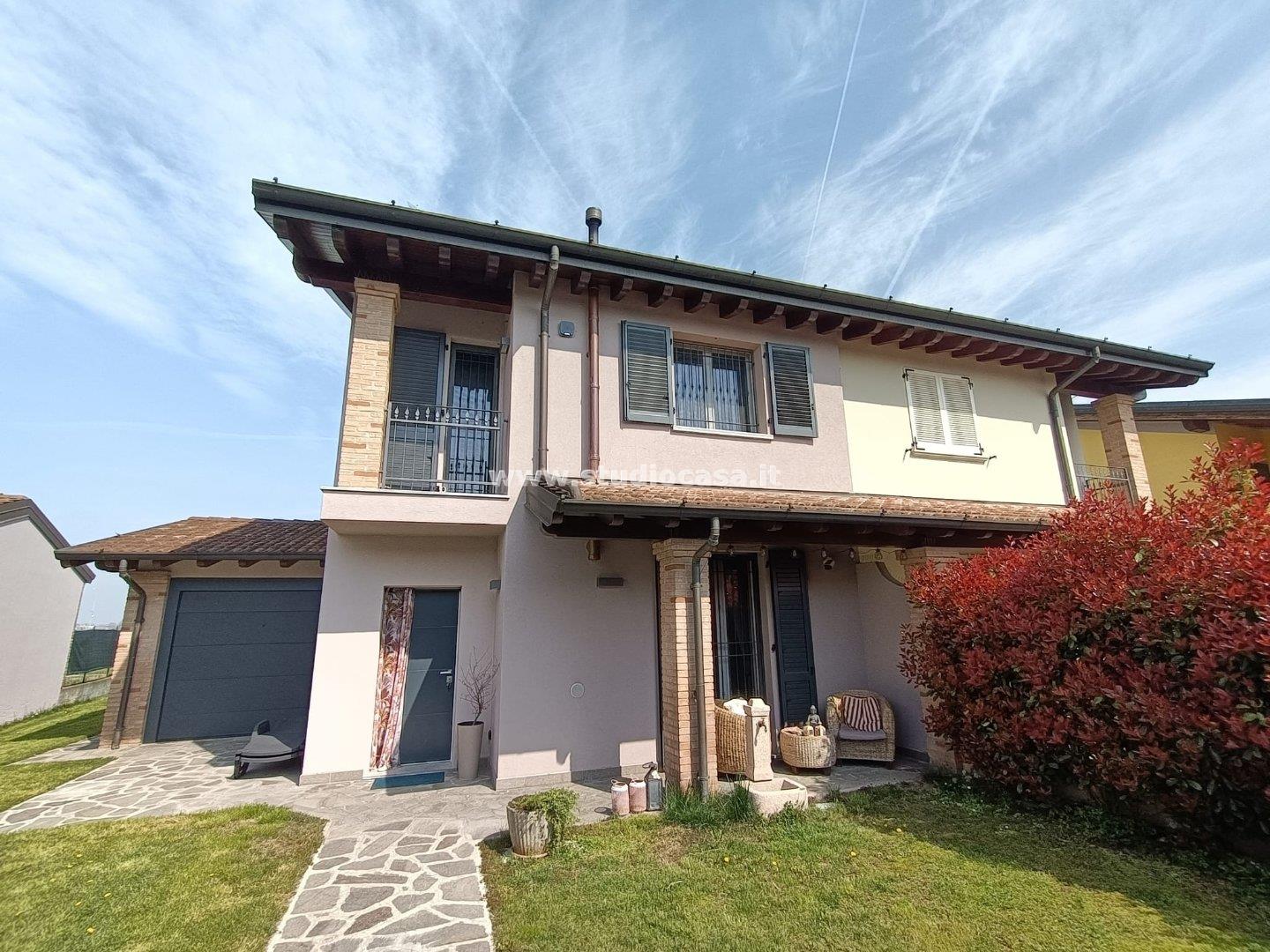 Villa Bifamiliare in vendita a Fiesco