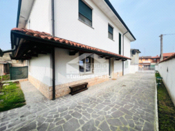 Casa Bifamiliare in vendita a Bagnolo Cremasco