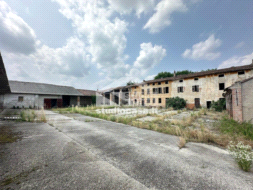 Cascina in vendita a Castelleone