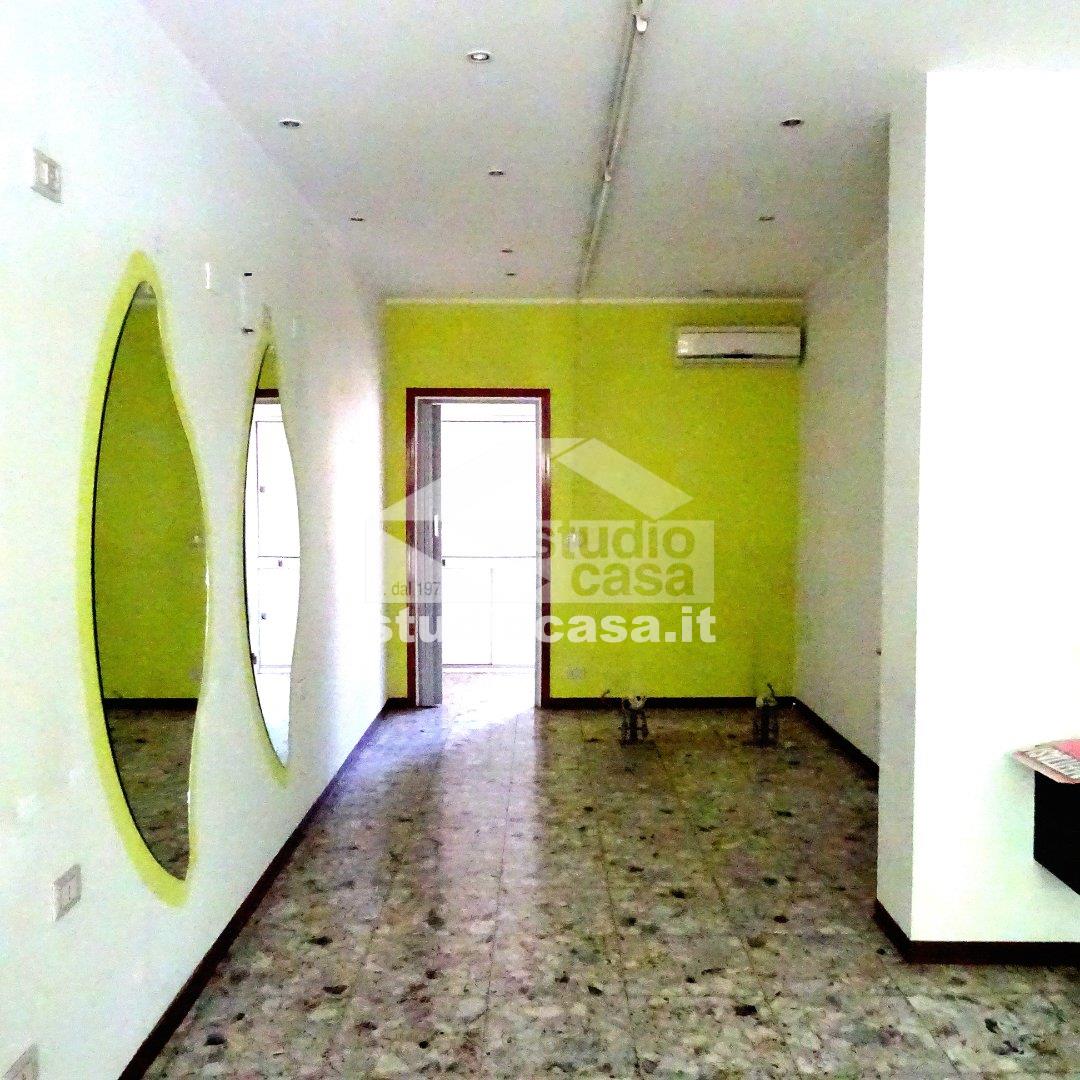 Negozio in affitto a Cremona