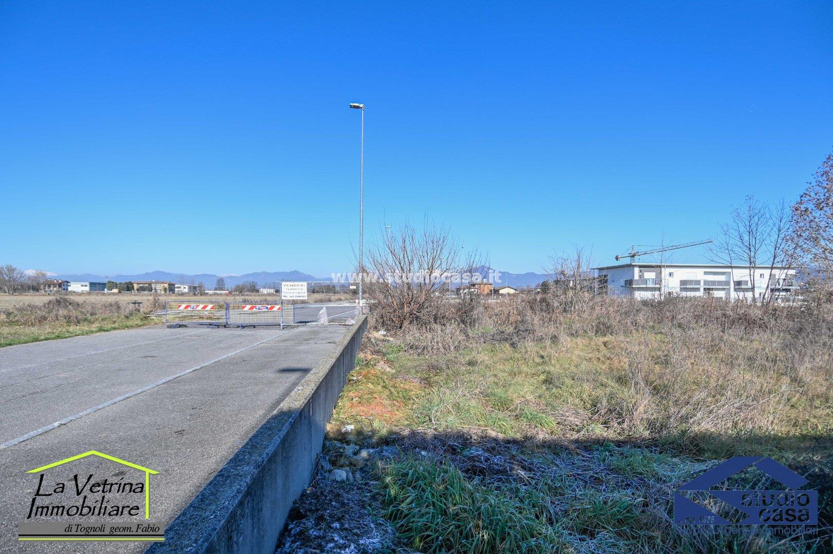 Terreno Residenziale in vendita a Calcinate