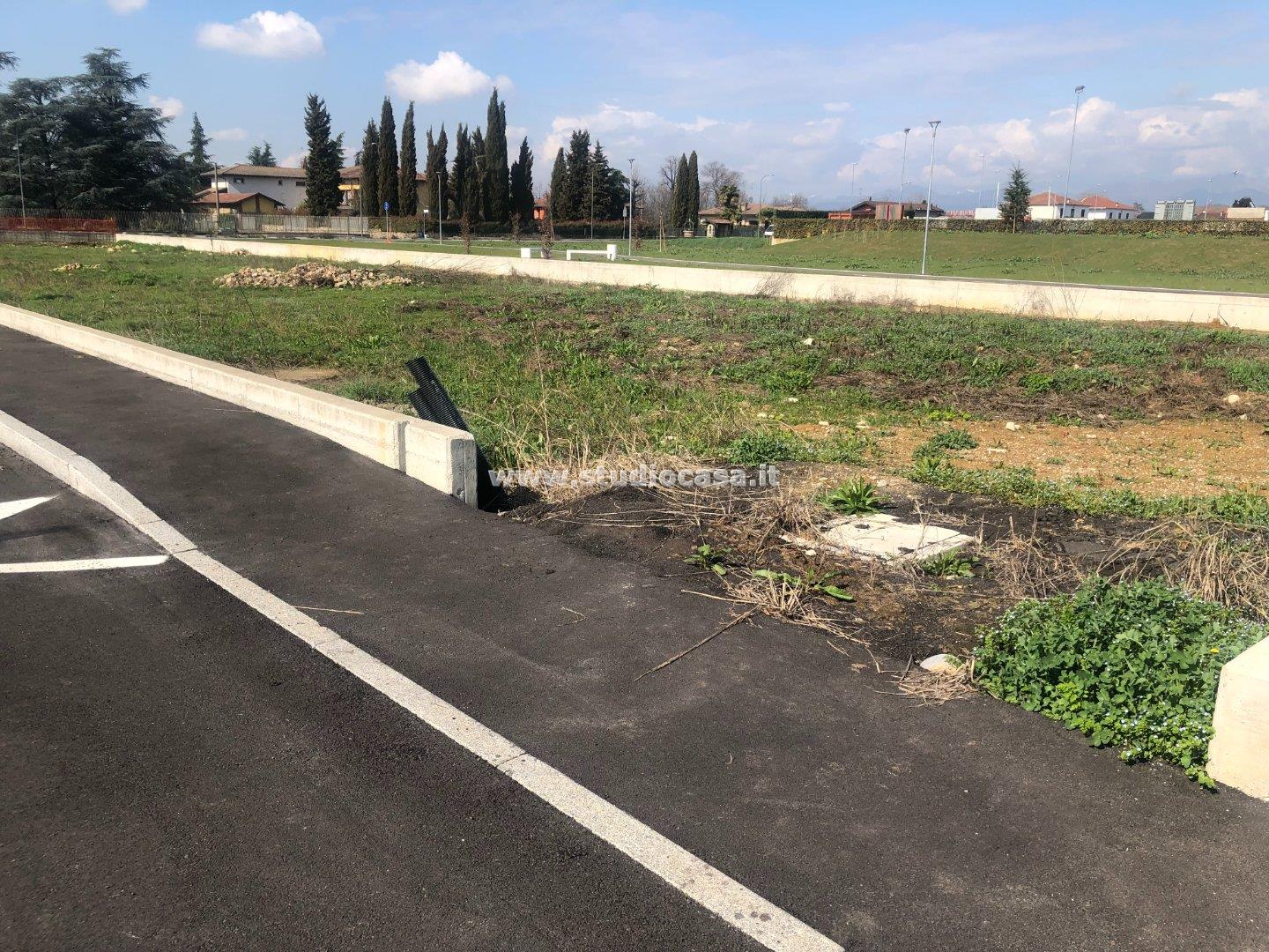 Terreno Residenziale in vendita a Calcinate