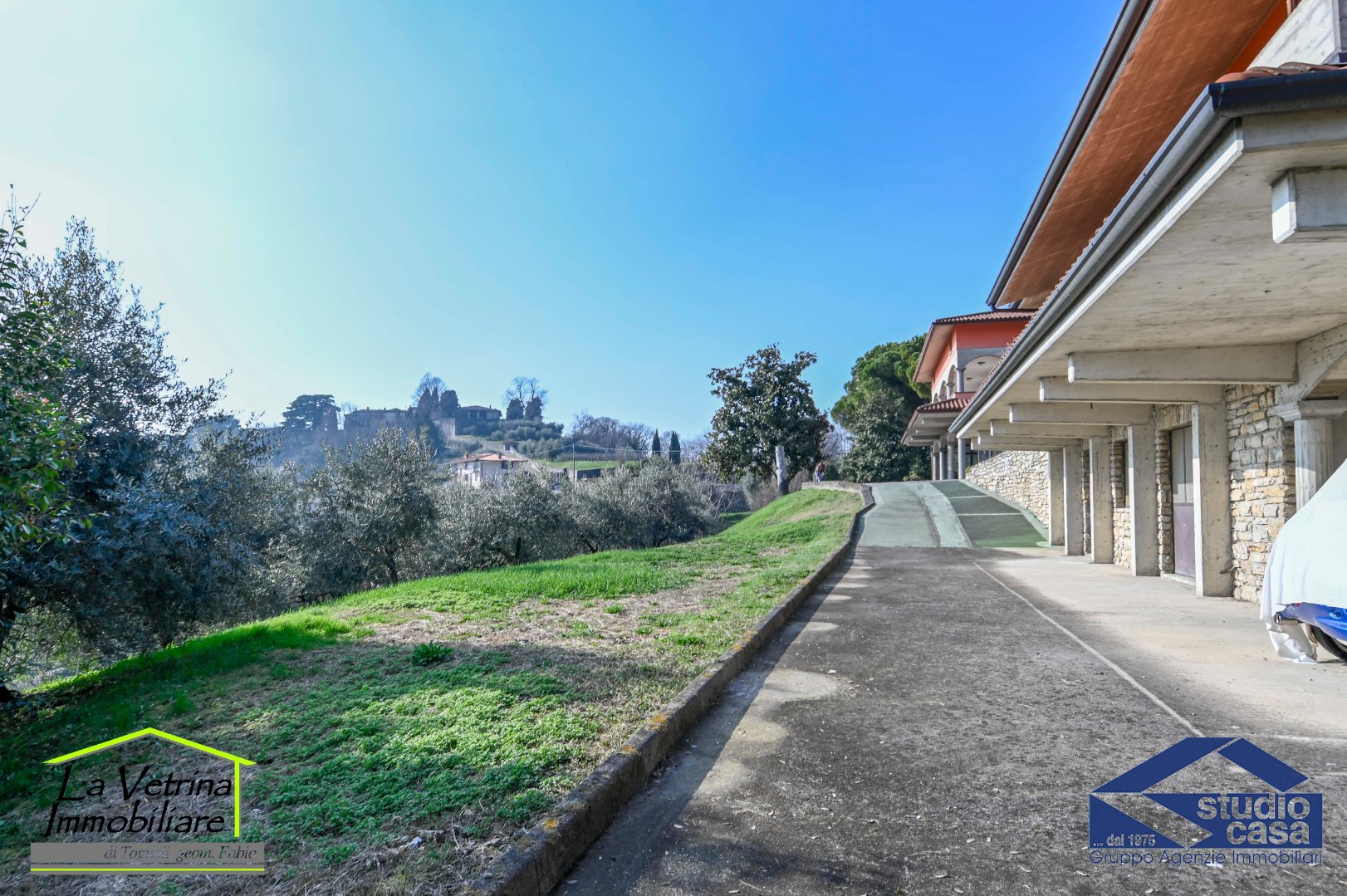 Villa Plurifamiliare in vendita a Carobbio degli Angeli