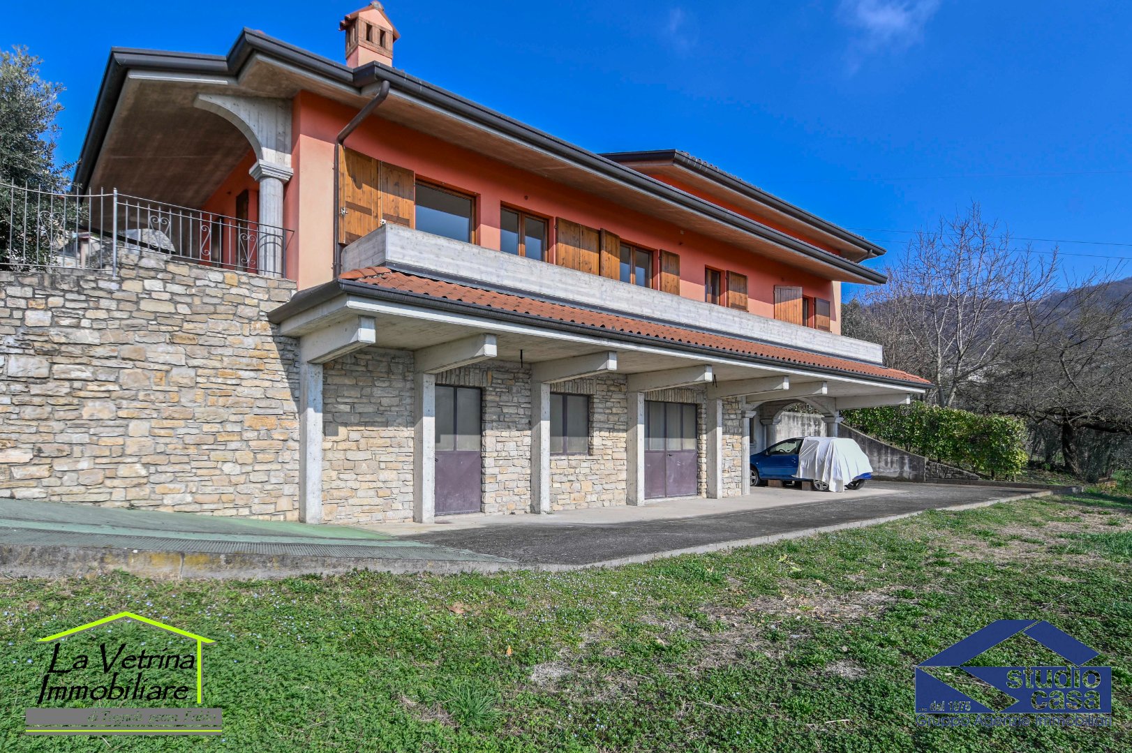 Villa Plurifamiliare in vendita a Carobbio degli Angeli