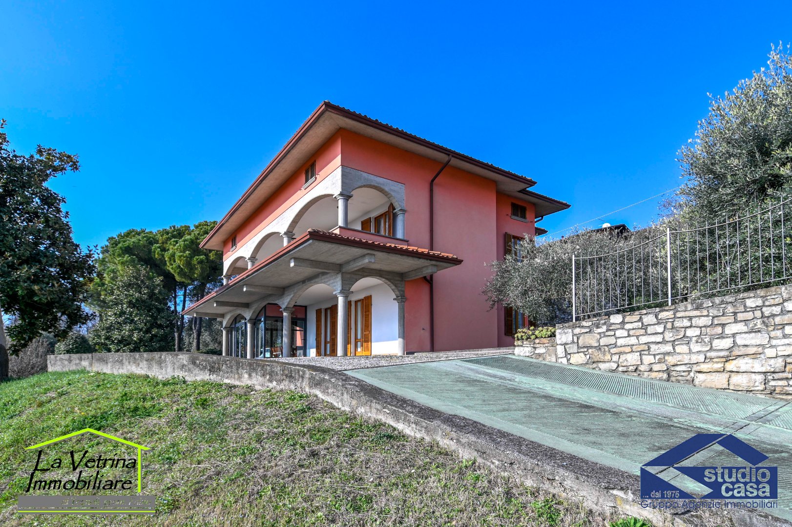 Villa Plurifamiliare in vendita a Carobbio degli Angeli