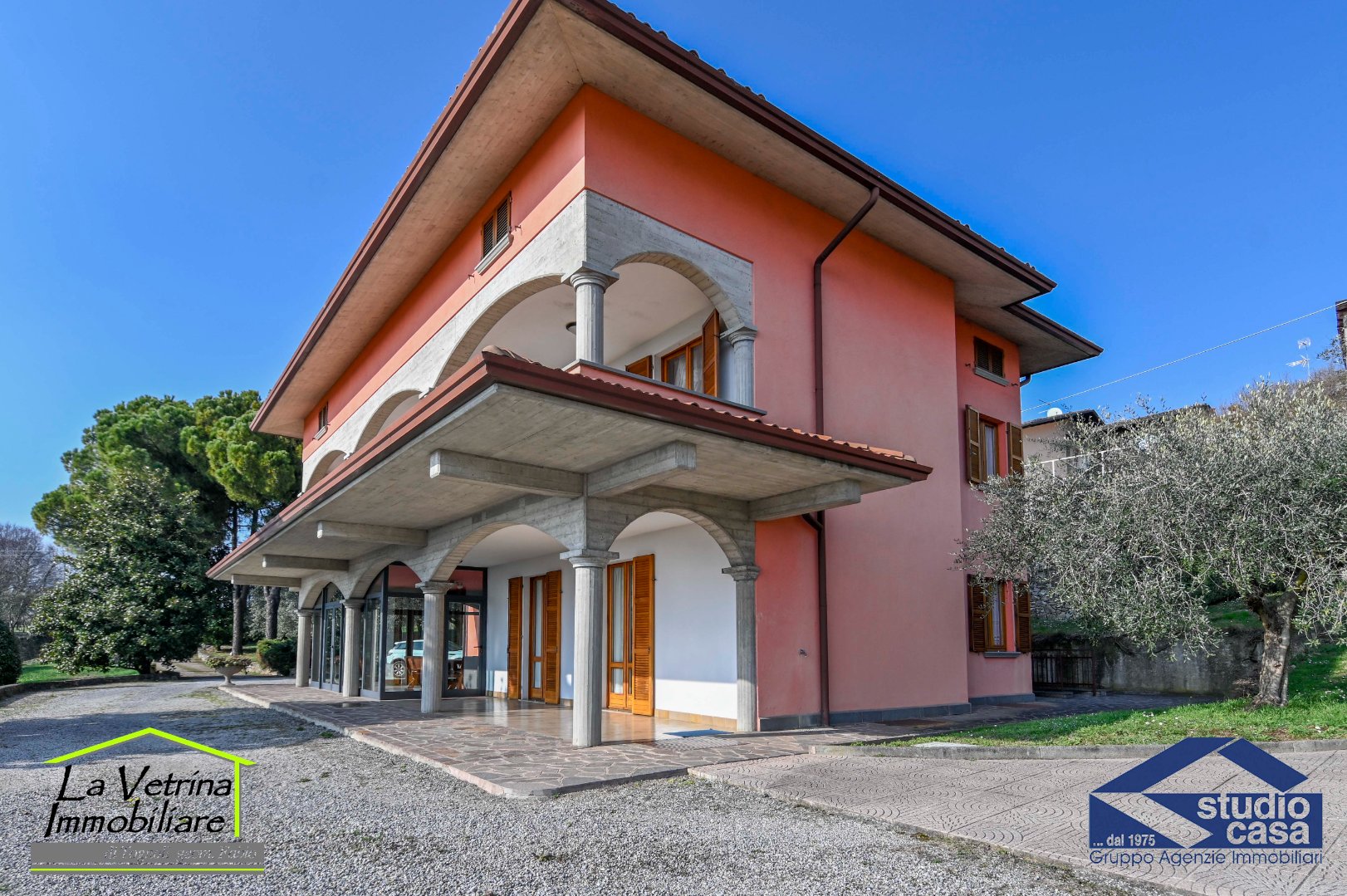 Villa Plurifamiliare in vendita a Carobbio degli Angeli