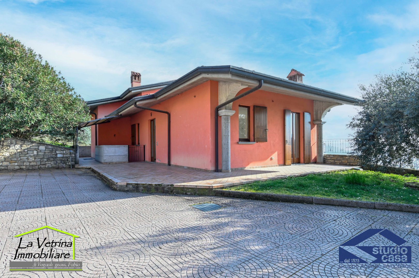 Villa Plurifamiliare in vendita a Carobbio degli Angeli