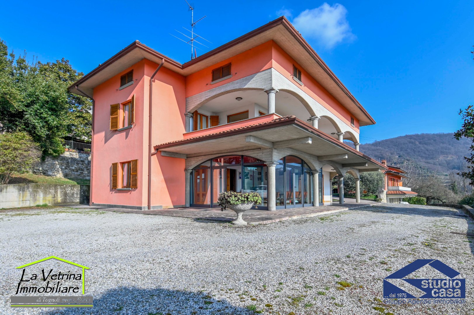 Villa Plurifamiliare in vendita a Carobbio degli Angeli