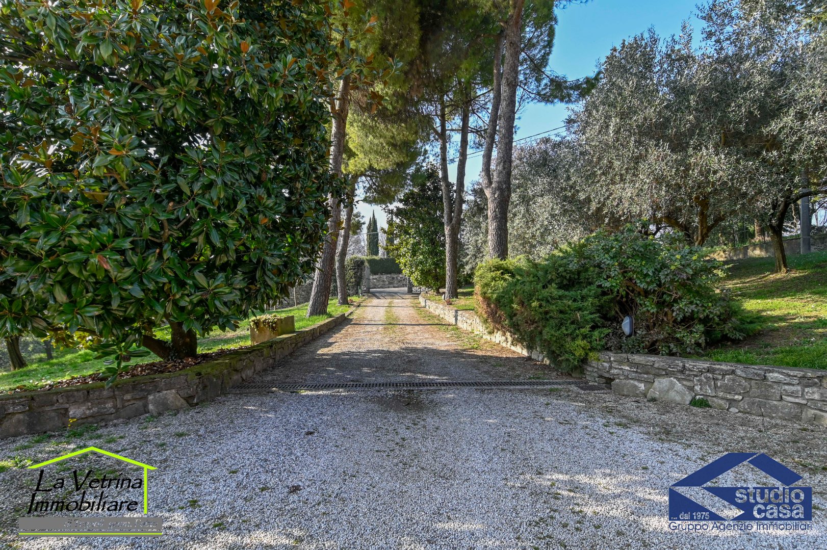 Villa Plurifamiliare in vendita a Carobbio degli Angeli