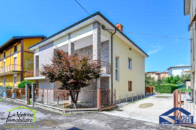 Villa Unifamiliare in vendita a Albano Sant'Alessandro