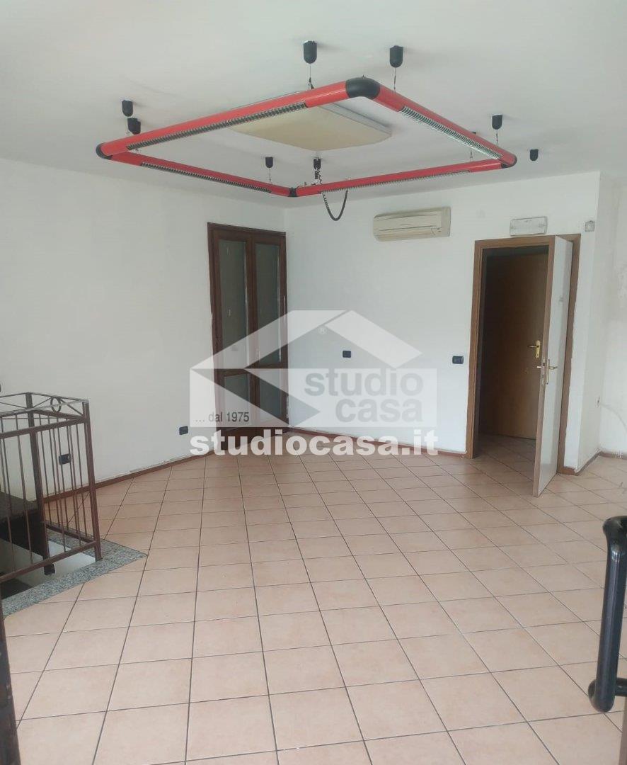 Negozio in affitto a Pogliano Milanese
