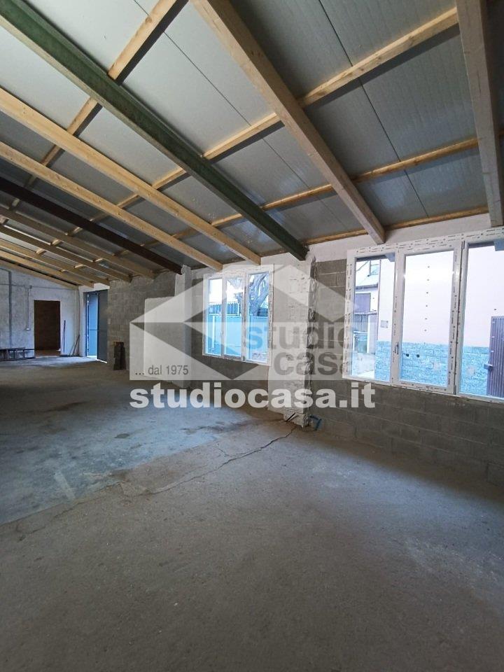 Capannone in vendita a Rho