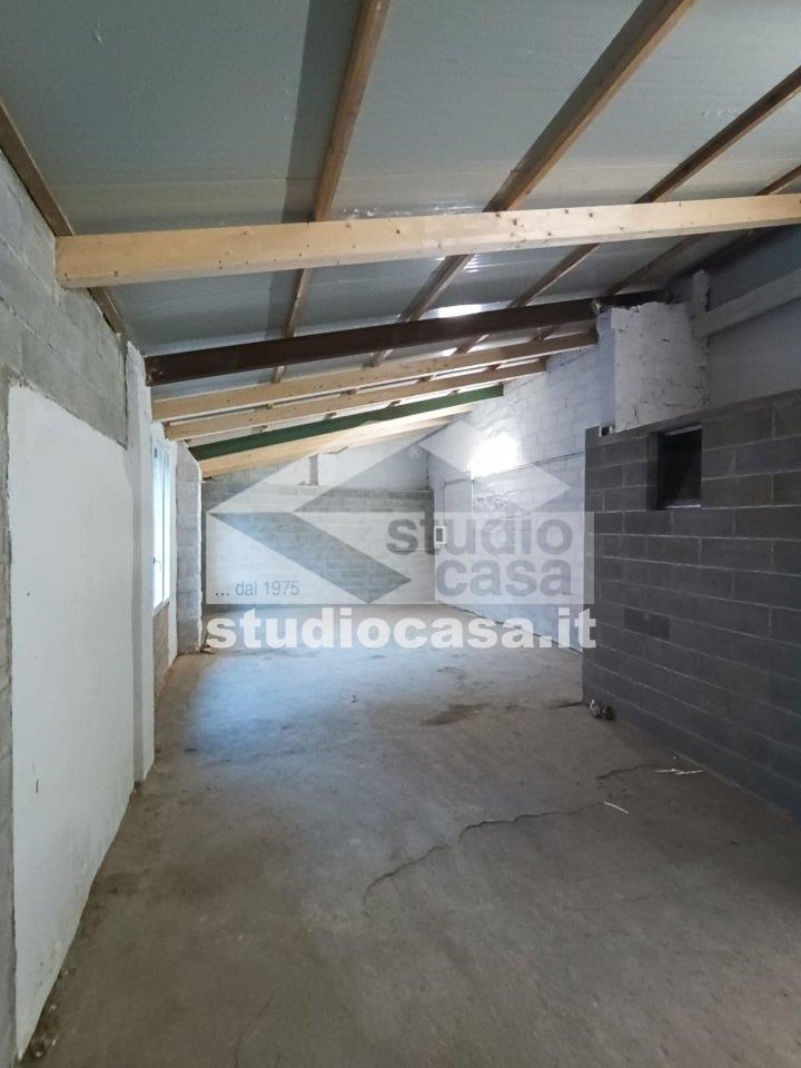 Capannone in vendita a Rho