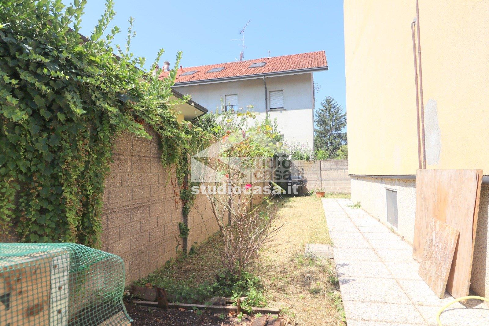 Casa Plurifamiliare in vendita a Rho