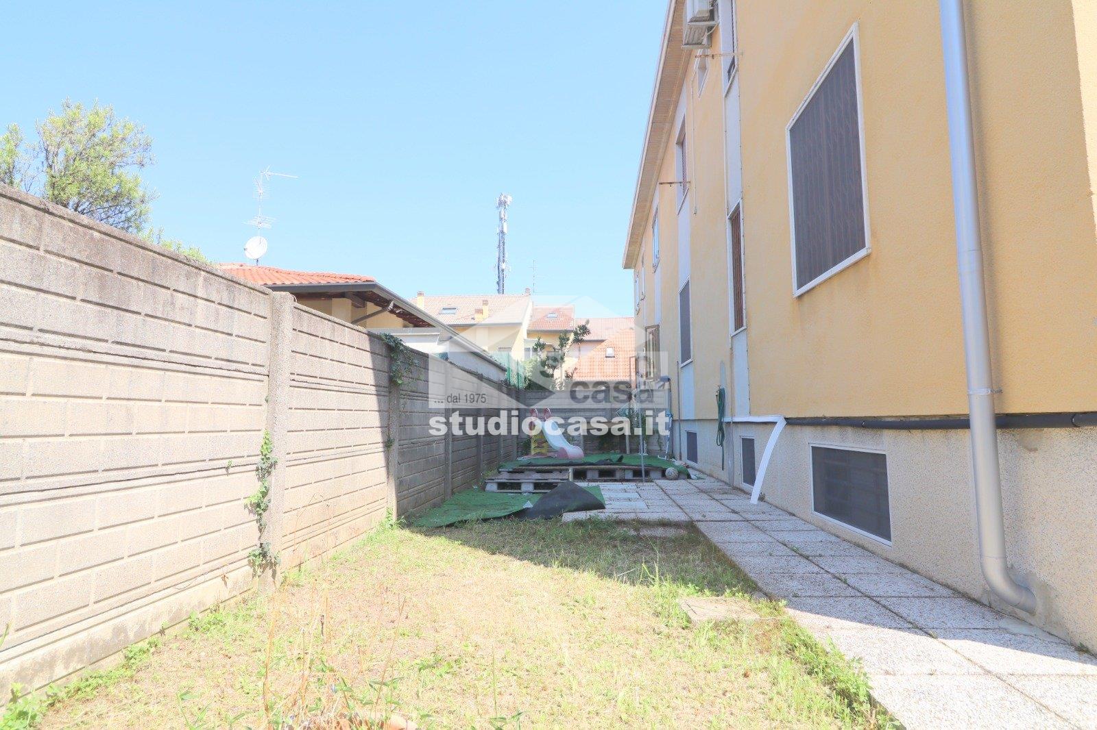 Casa Plurifamiliare in vendita a Rho