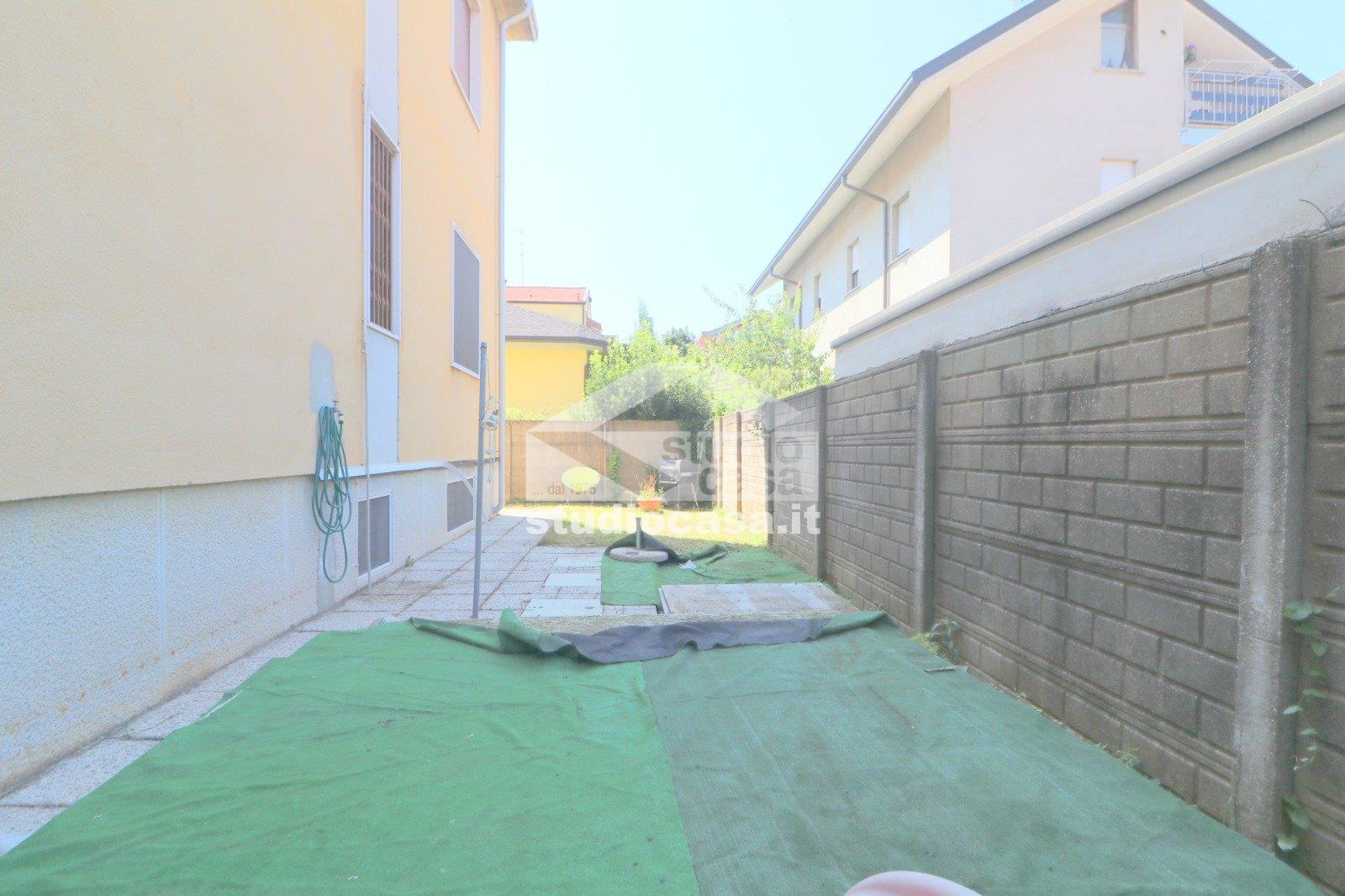 Casa Plurifamiliare in vendita a Rho