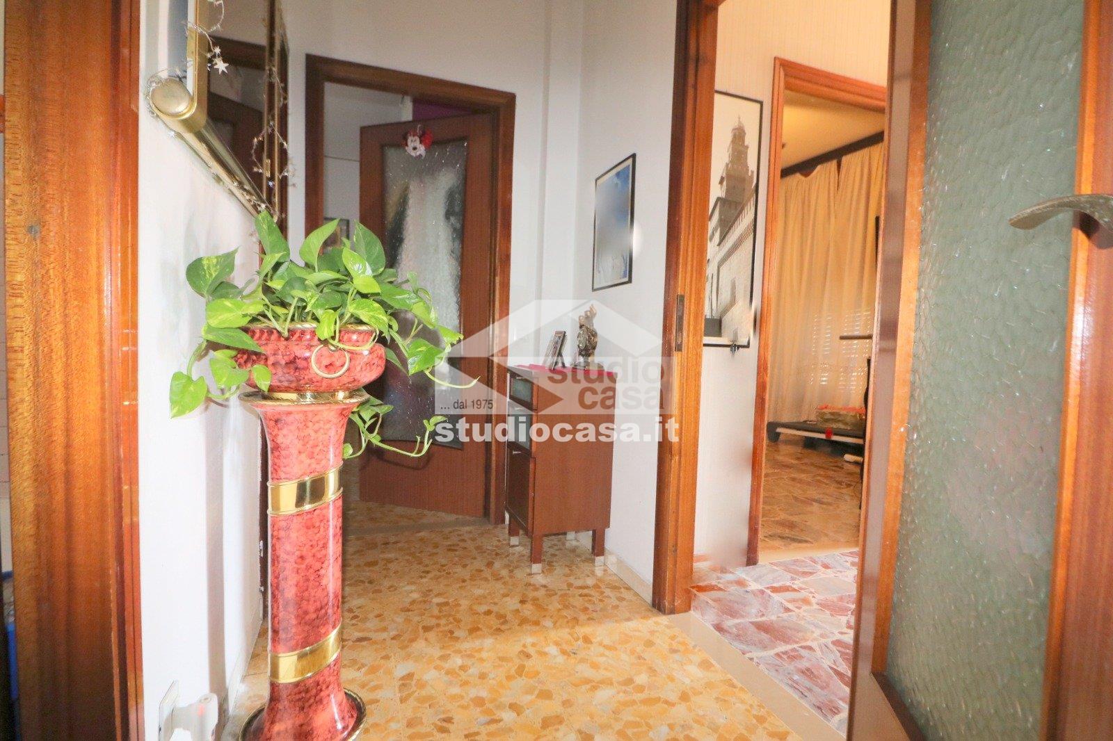 Casa Plurifamiliare in vendita a Rho
