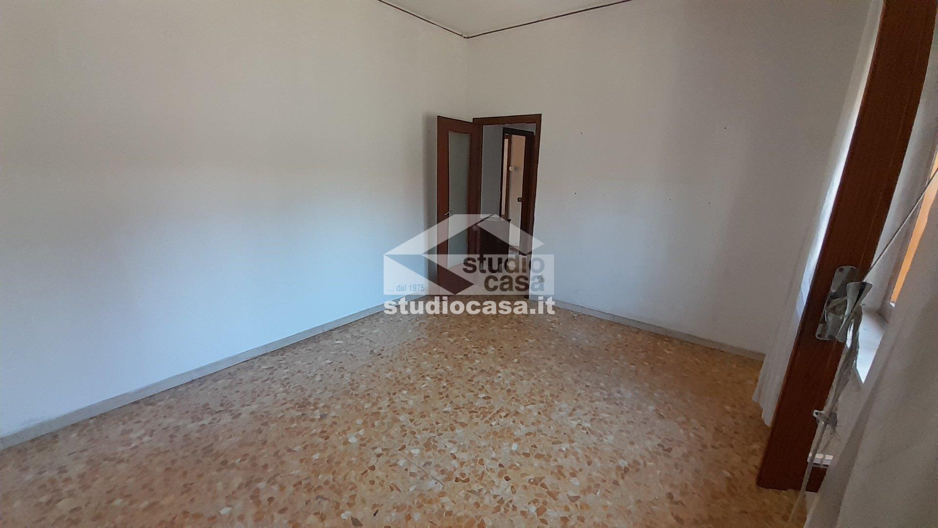 Casa Plurifamiliare in vendita a Rho