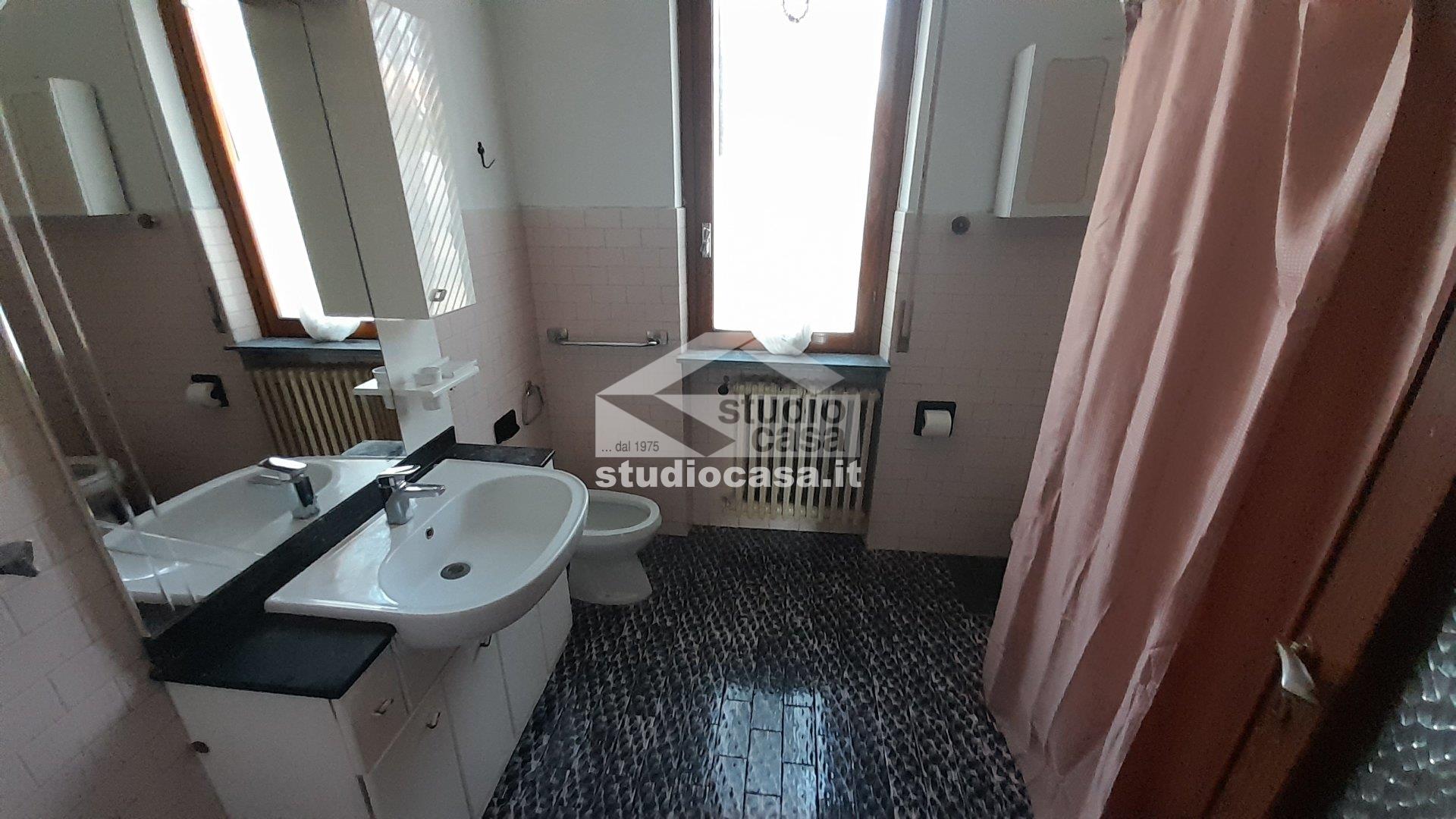 Casa Plurifamiliare in vendita a Rho