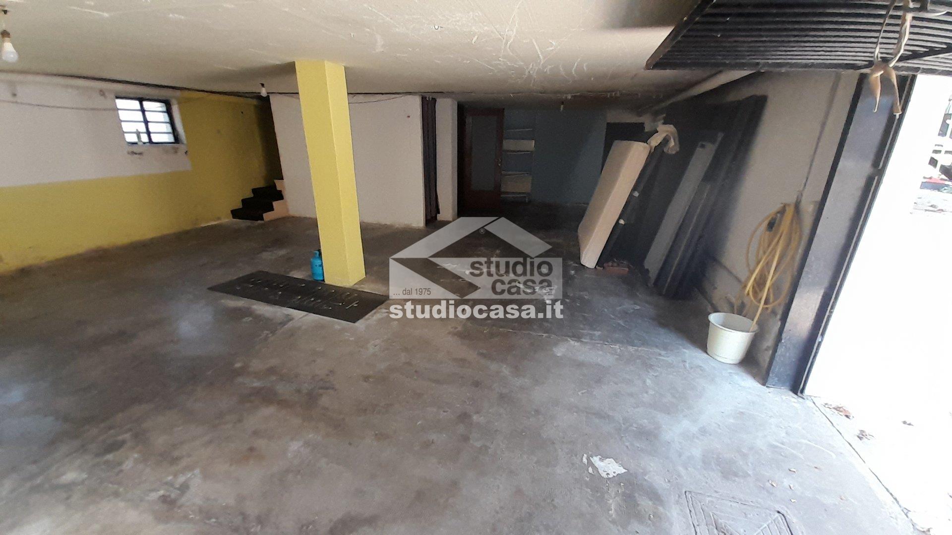 Casa Plurifamiliare in vendita a Rho