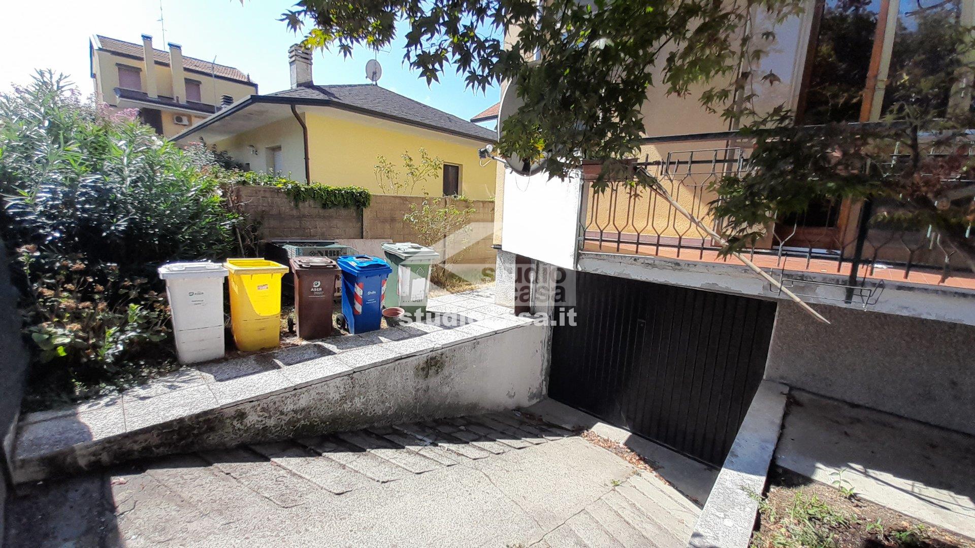Casa Plurifamiliare in vendita a Rho