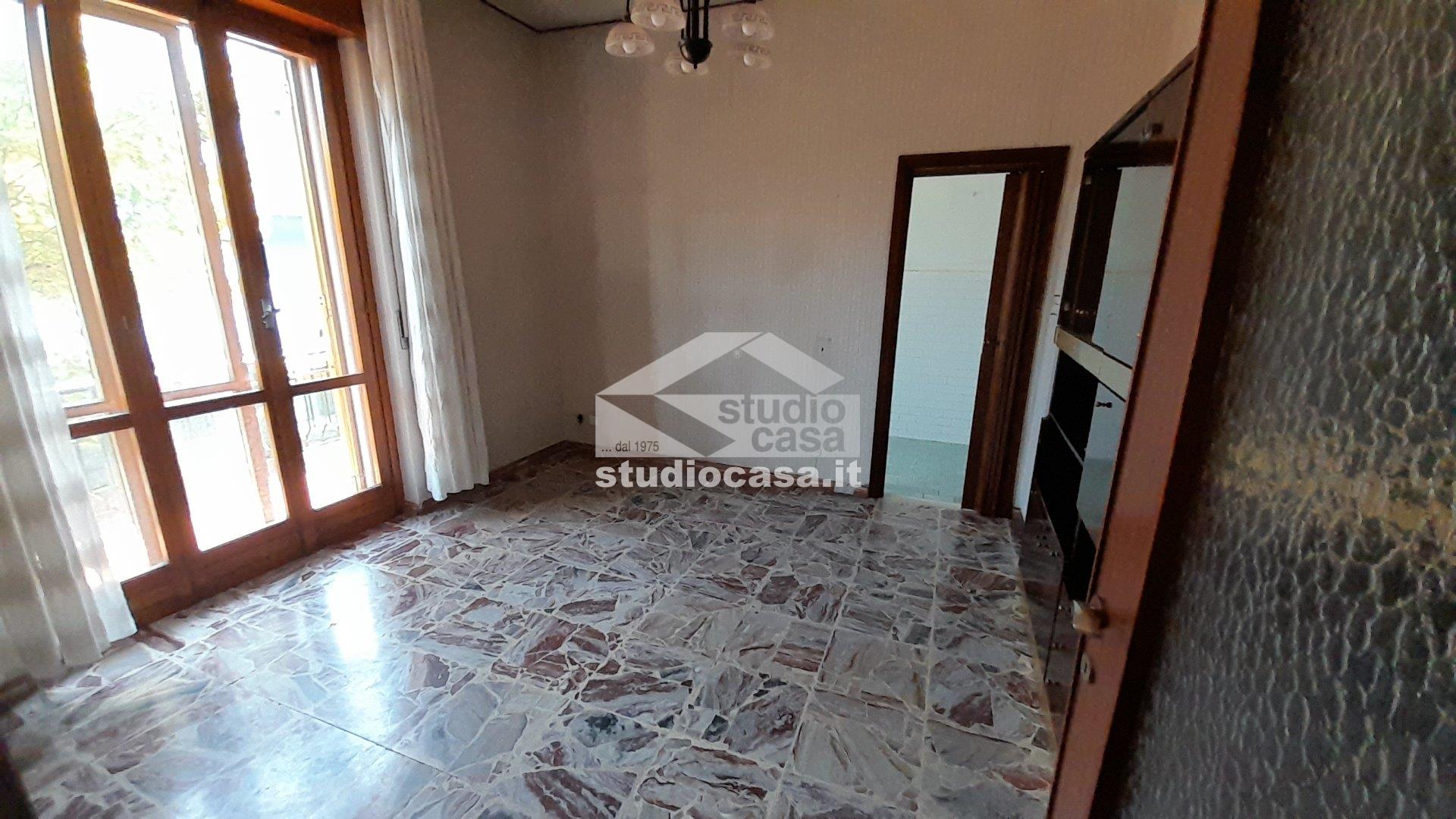 Casa Plurifamiliare in vendita a Rho