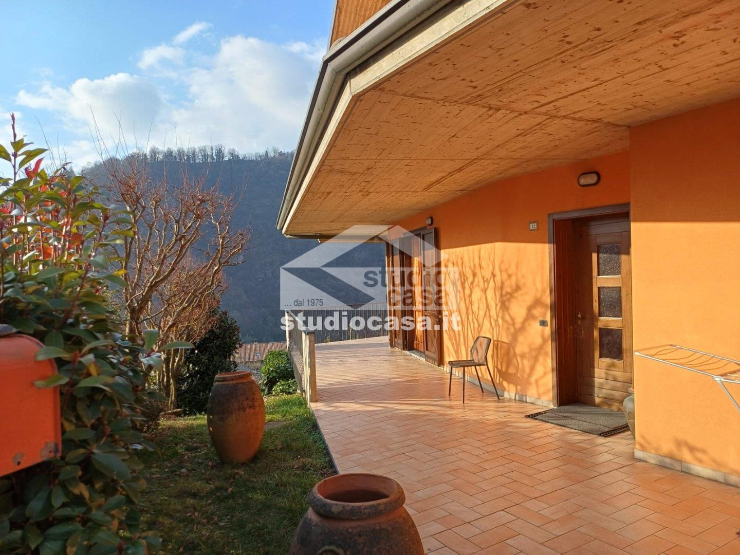 Villa a schiera di testa in vendita a Zogno