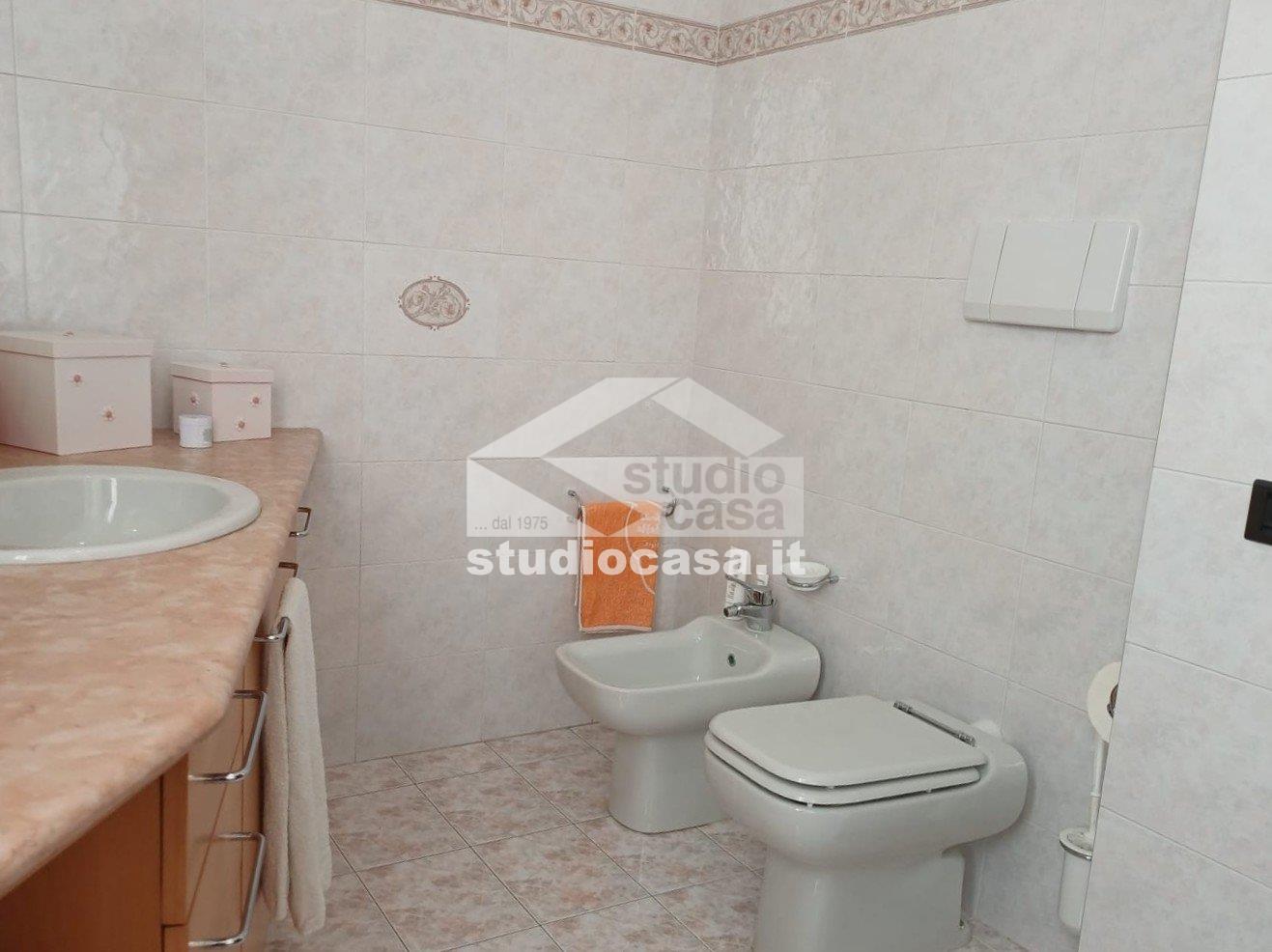 Villa a schiera di testa in vendita a Zogno