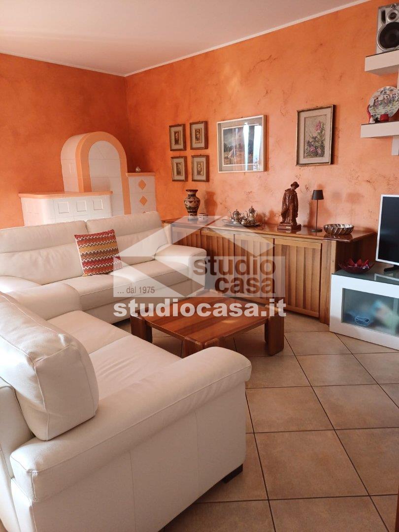 Villa a schiera di testa in vendita a Zogno