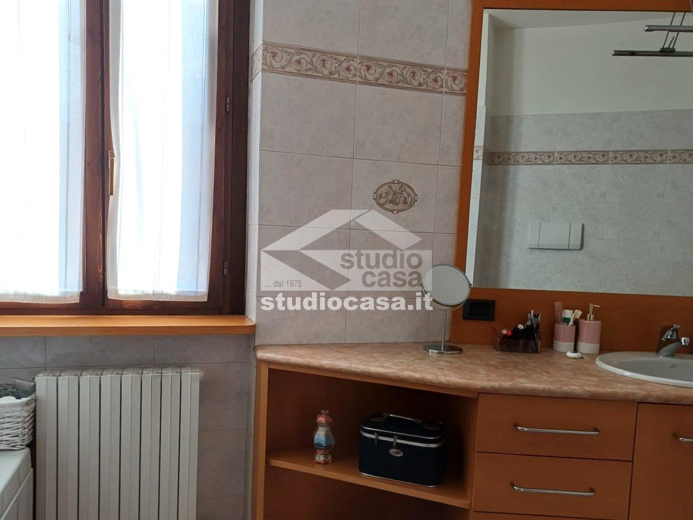 Villa a schiera di testa in vendita a Zogno