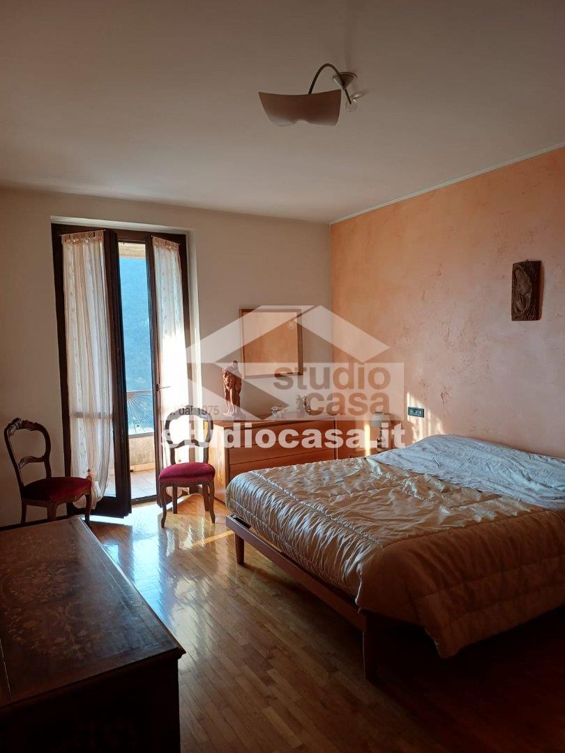 Villa a schiera di testa in vendita a Zogno