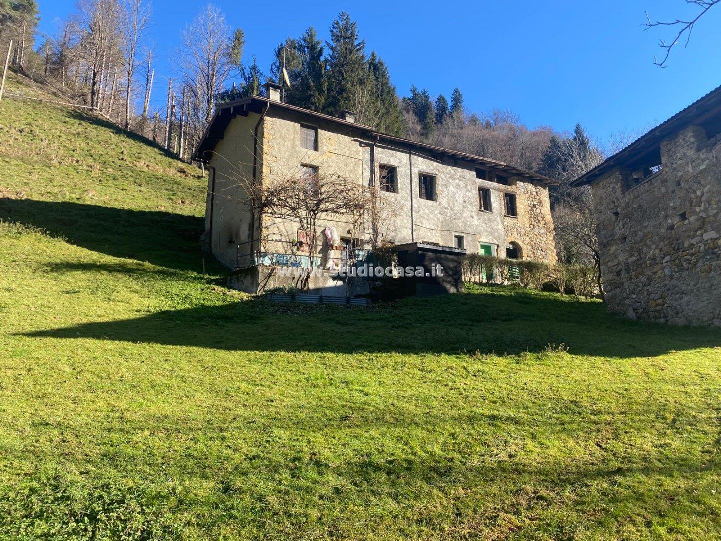 Casa Rustica in vendita a Olmo al Brembo