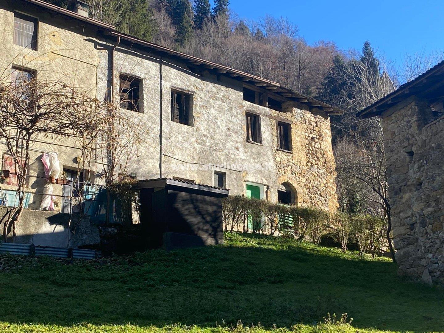 Casa Rustica in vendita a Olmo al Brembo