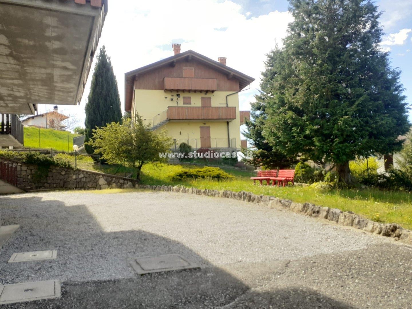 Appartamento in vendita a Costa Serina