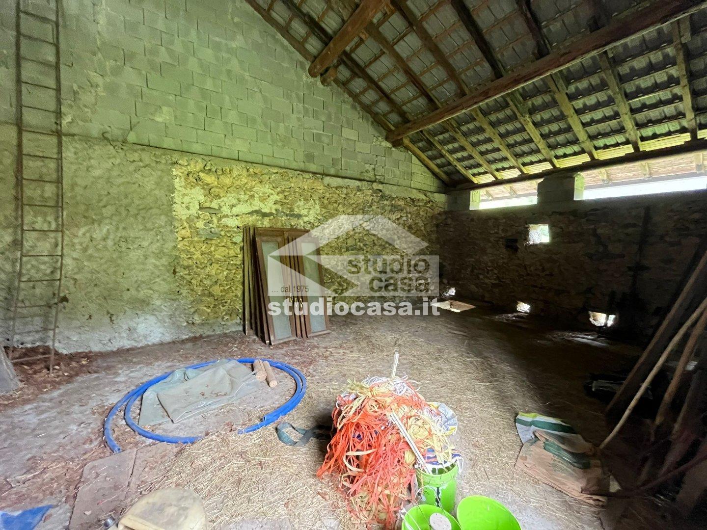 Casa Rustica in vendita a Oltre il Colle