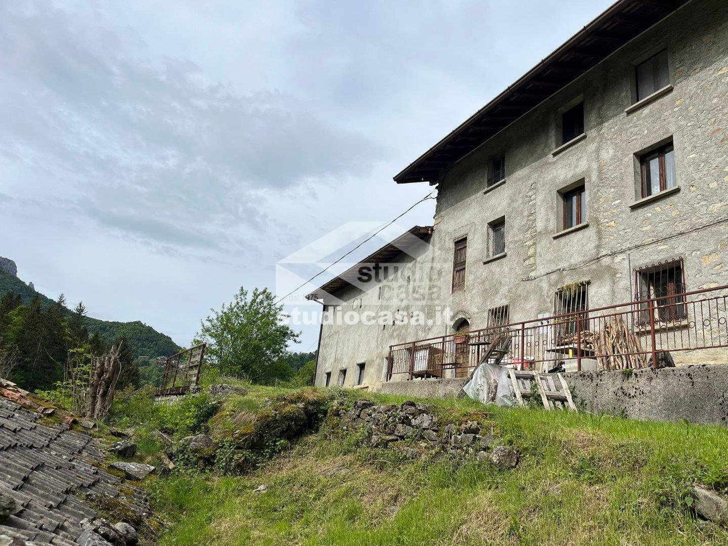 Casa Rustica in vendita a Oltre il Colle