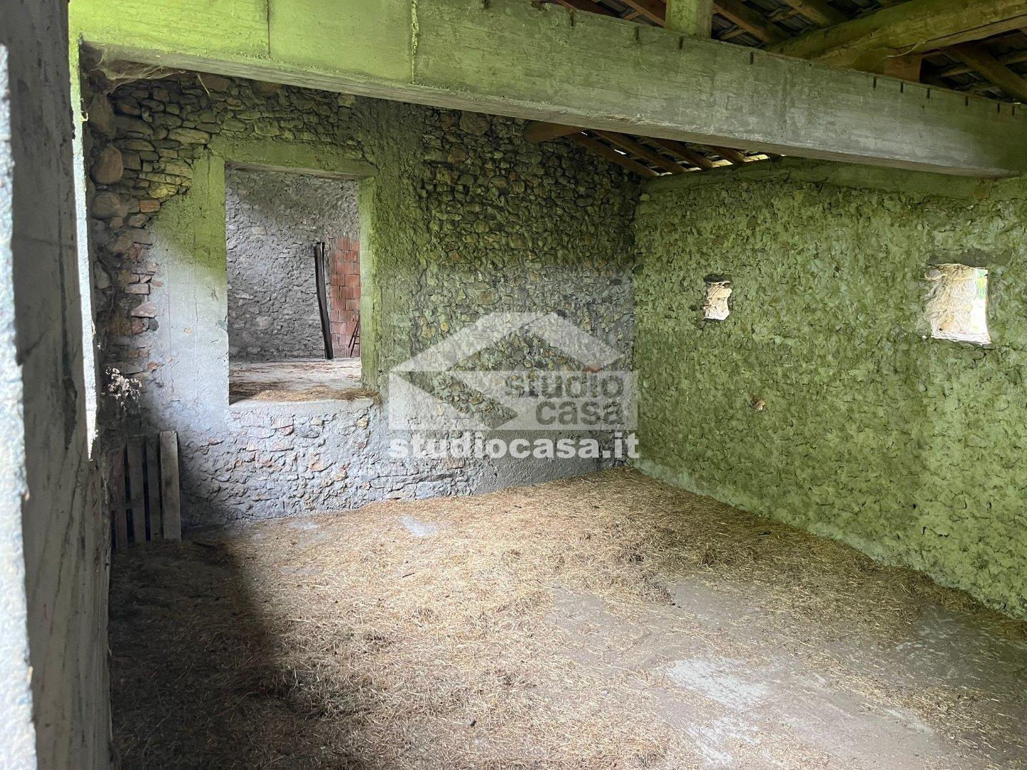 Casa Rustica in vendita a Oltre il Colle