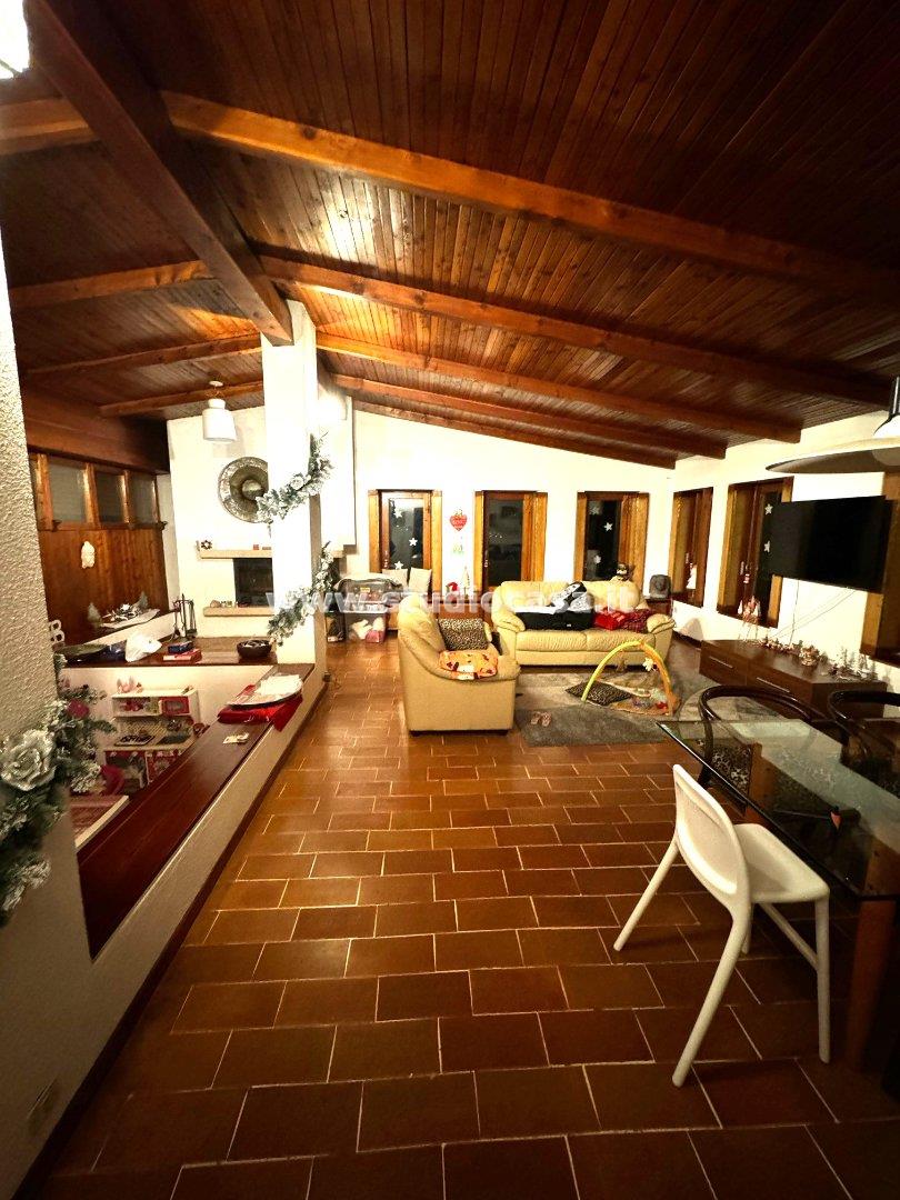 Villa Unifamiliare in vendita a Oltre il Colle