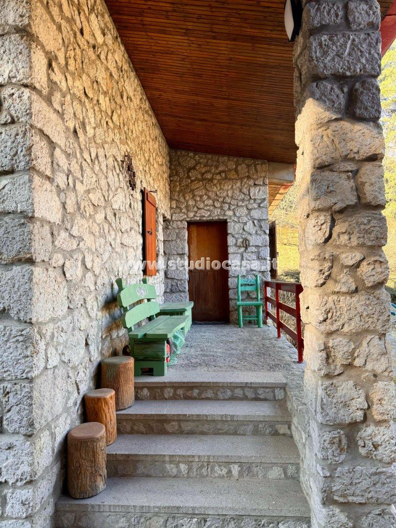 Villa Unifamiliare in vendita a Oltre il Colle