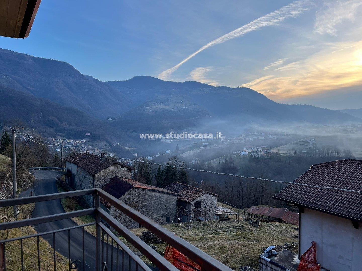 Villa Bifamiliare in vendita a Val Brembilla