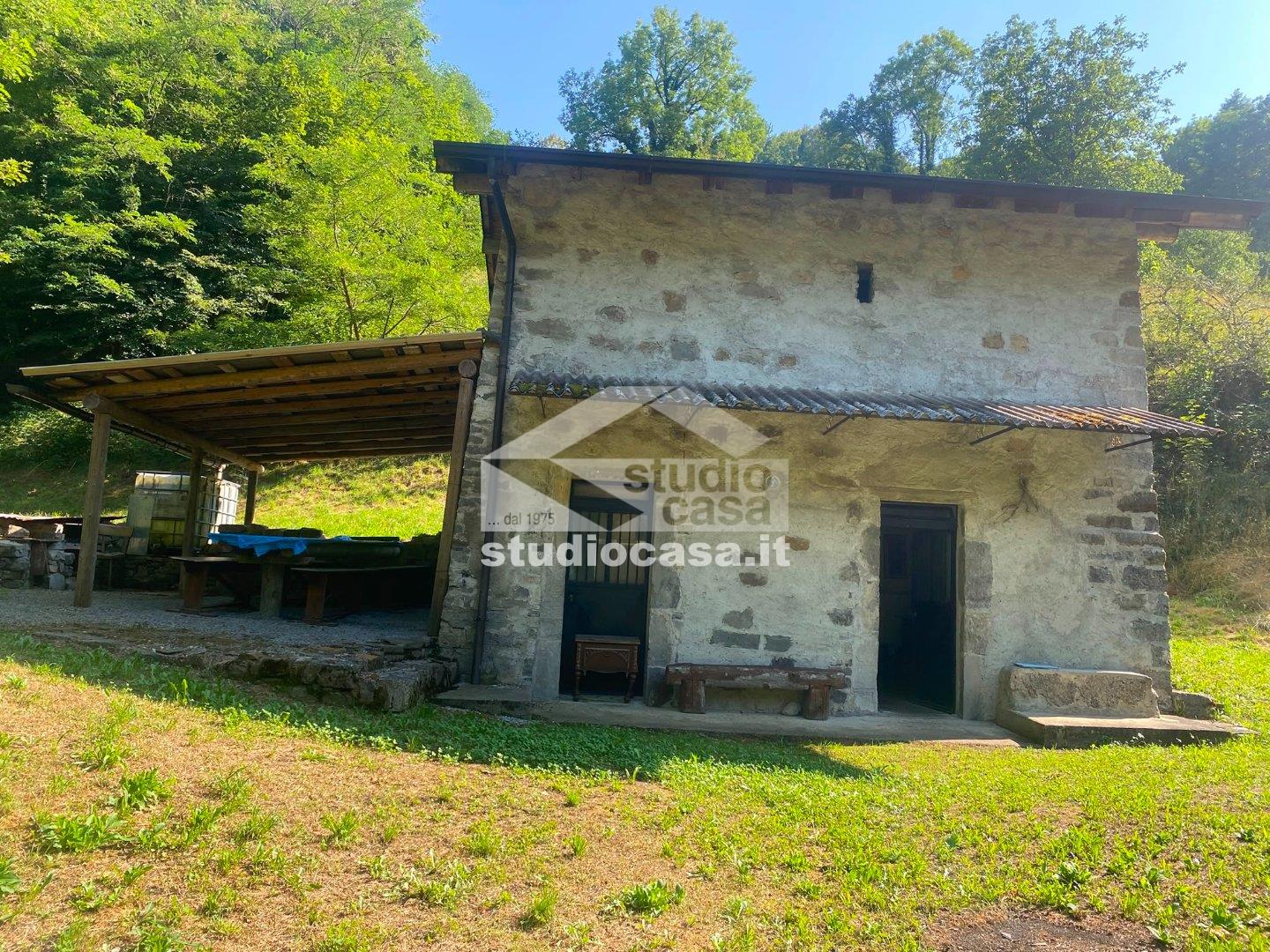 Casa Rustica in vendita a Val Brembilla