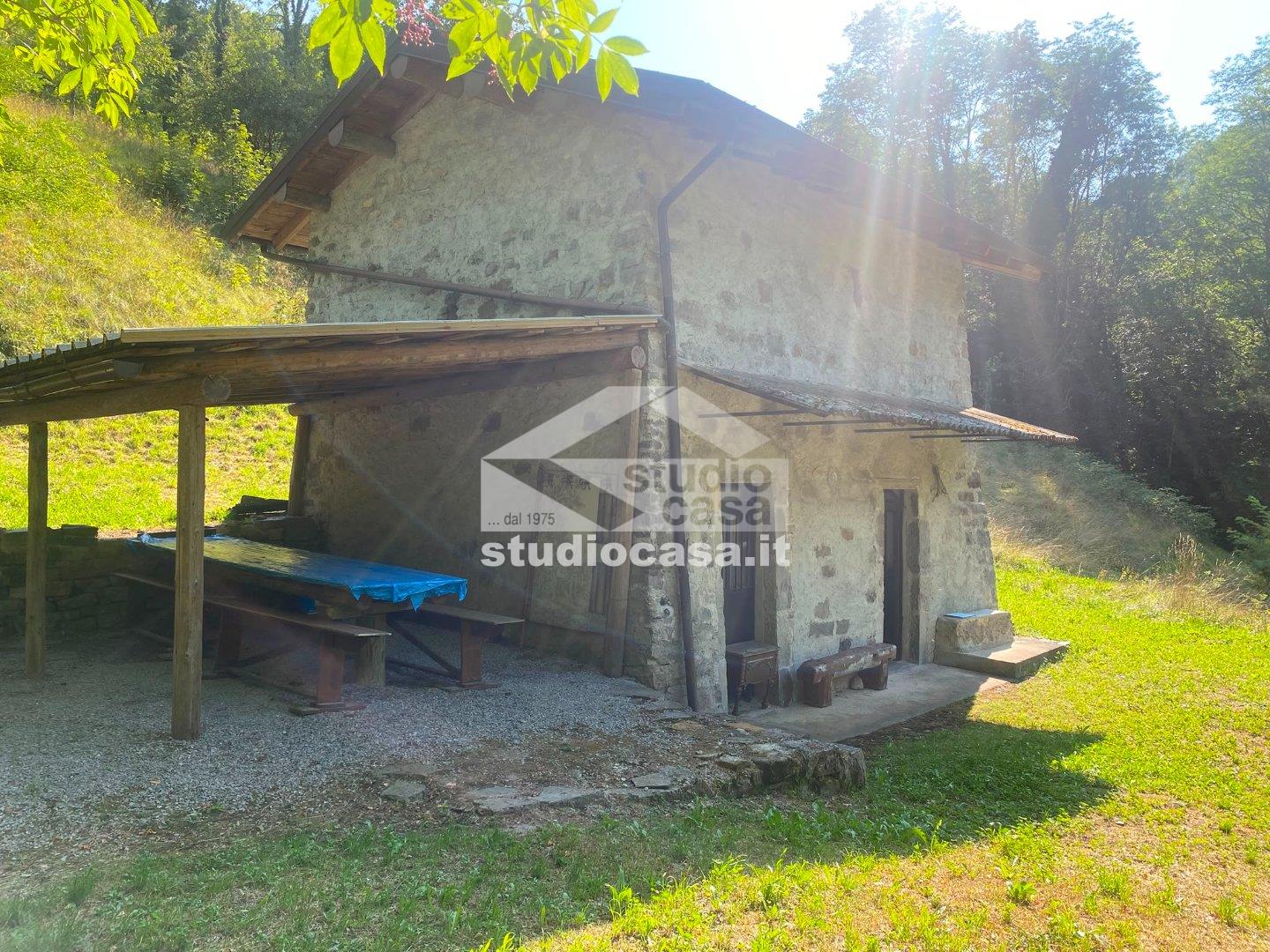 Casa Rustica in vendita a Val Brembilla