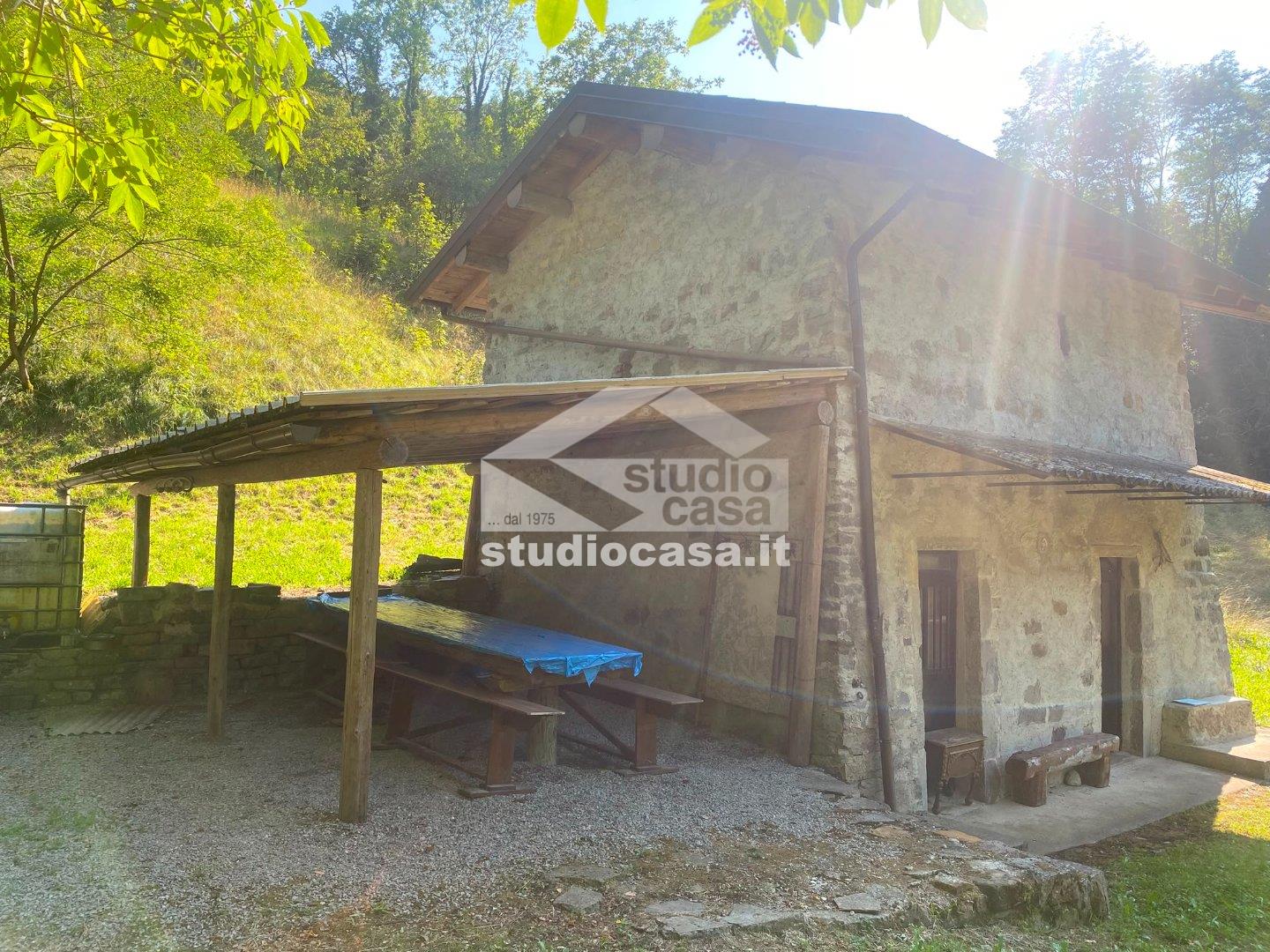 Casa Rustica in vendita a Val Brembilla