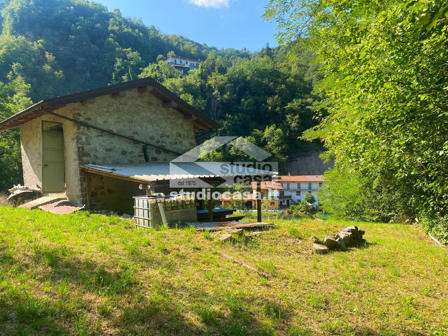Casa Rustica in vendita a Val Brembilla